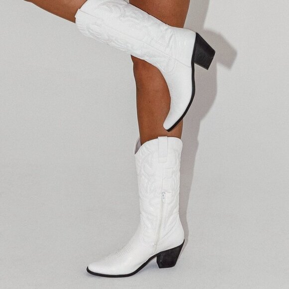 #39❤️ NEW THERAPY CLAYTON WHITE BOOTS - Picture 2 of 10